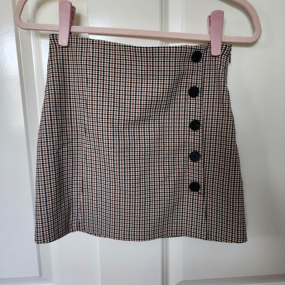 Stylish Houndstooth Skirt with Button Detail
